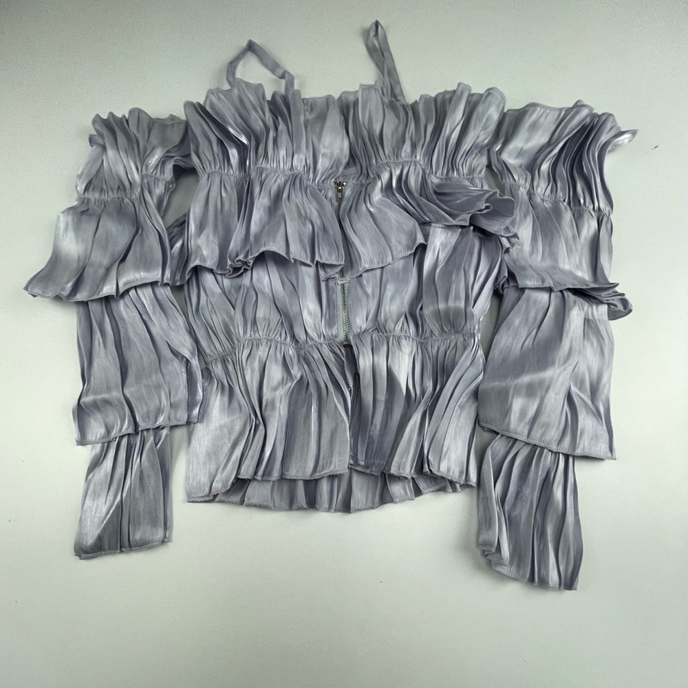 METALLIC FRILL COLD SHOULDER TOP
LILAC